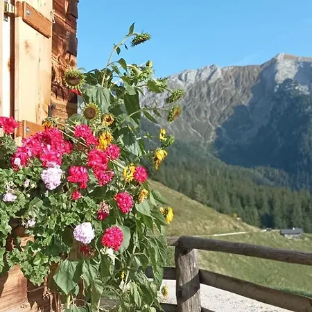 Almhuette Bairau Kaser * Lofer